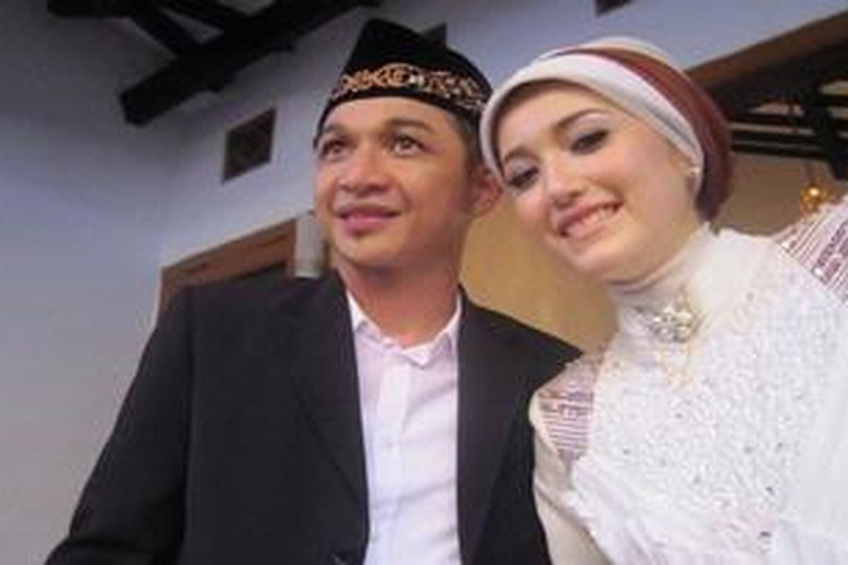 Sigit Purnomo alias Pasha Ungu dan Dellia Wihelmina, kekasihnya.