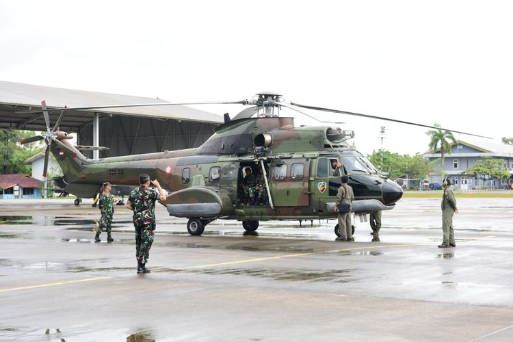 TNI Angkatan Udara mengerahkan satu helikopter NAS-332 Super Puma untuk membantu pencarian helikopter rombongan Kapolda Jambi Irjen Rusdi Hartino.