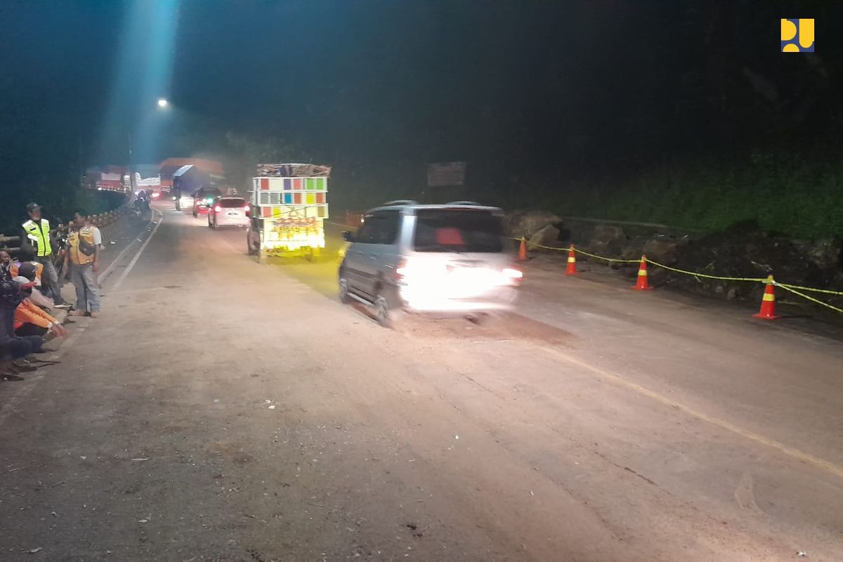 Penanganan longsor di jalur Ruas Jalan Jatinangor?Batas Kota Sumedang (Cadas Pangeran) 