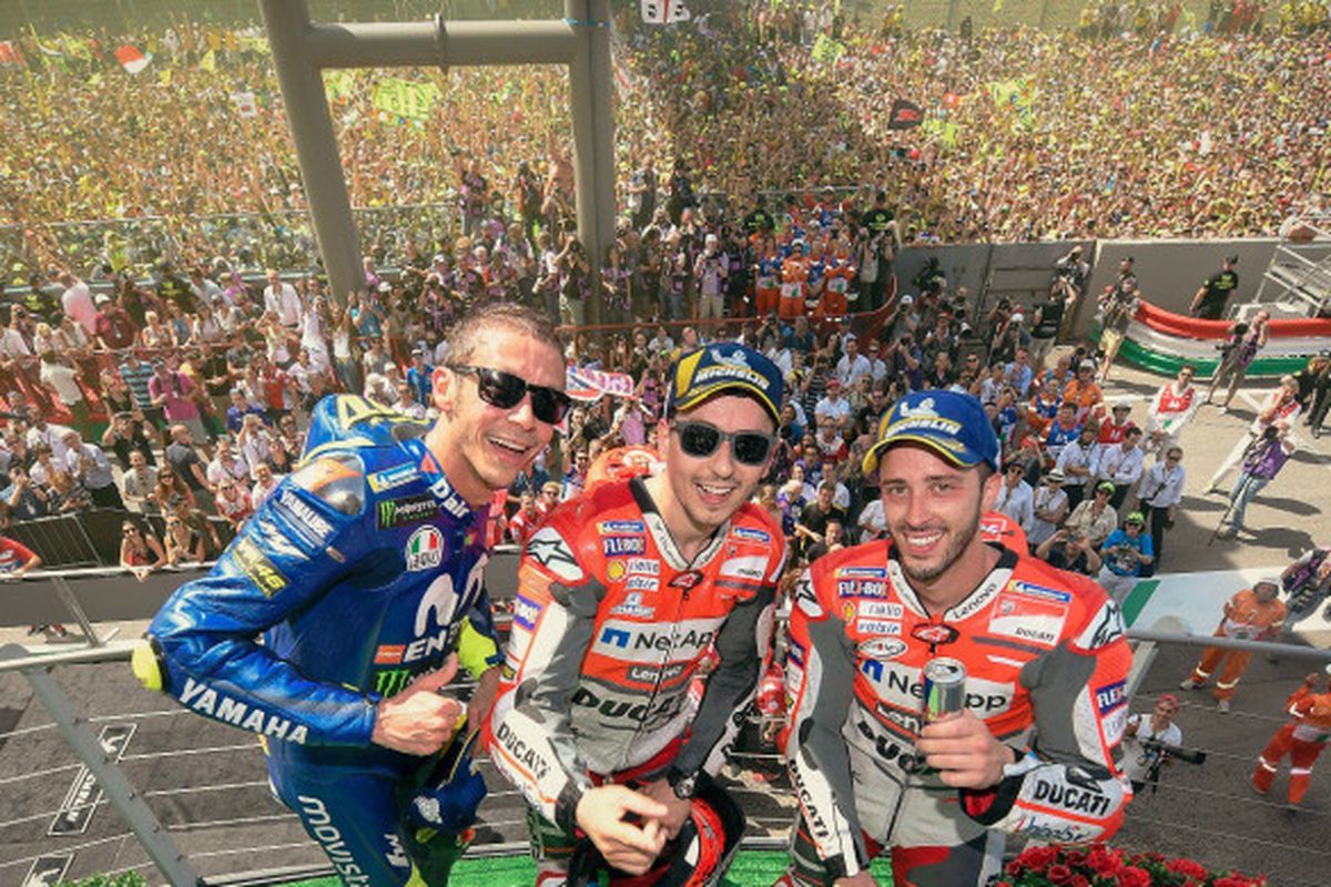 Valentino Rossi, Jorge Lorenzo, dan Andrea Dovizioso yang meraih podium di MotoGP Italia, Minggu (3/6/2018).
