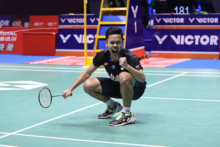 Ekspresi  pebulu tangkis tunggal putra Indonesia Anthony Sinisuka Ginting ketika bertanding melawan pebulu tangkis Jepang Kento Momota pada laga final China Open 2018 di di Olympic Sports Center Xincheng Gymnasium, Changzhou, China, Minggu (23/9/2018). Anthony Sinisuka Ginting berhasil meraih juara China Open 2018 setelah mengalahkan Momota dengan skor akhir 23-21 dan 21-19.