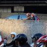 [POPULER OTOMOTIF] Video Viral Perempuan Naik Motor Bertiga Masuk Tol dan Kecelakaan | Biaya Resmi Penerbitan SIM