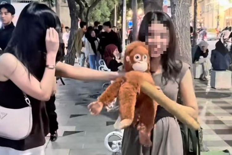 Viral Dugaan Pelecehan Modus Konten Boneka di Jalan Tunjungan Surabaya