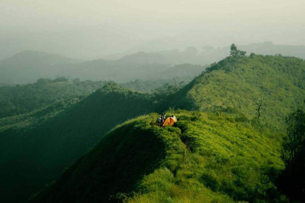 Watu Jengger adalah salah satu bukit pendakian di Mojokerto, Jawa Timur.