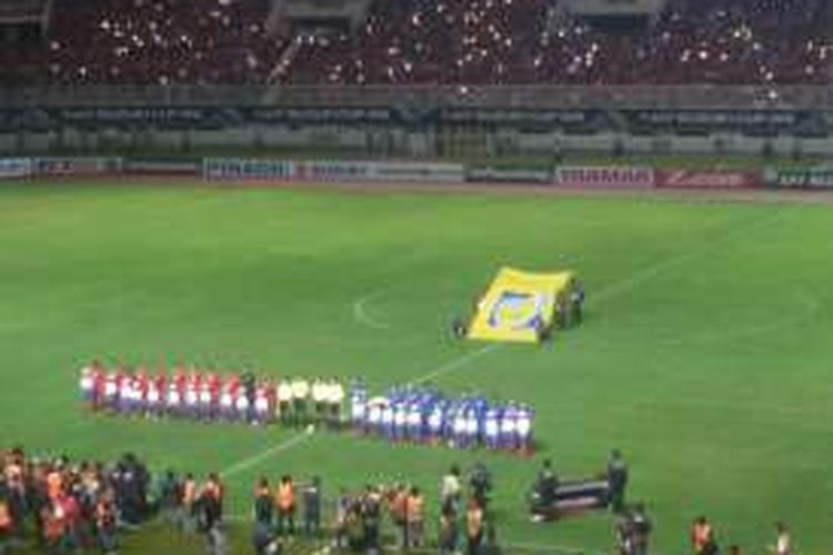 Para pemain timnas Indonesia dan Thailand bersiap melakoni final pertama Piala AFF 2016, Rabu (14/12/2016).