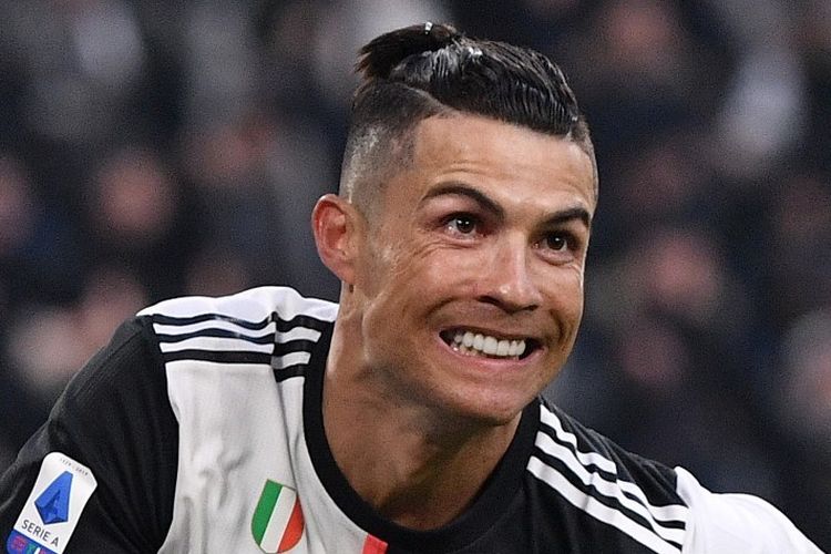 Ekspresi Cristiano Ronaldo saat merayakan gol pada laga Juventus vs Cagliari di Stadion Allianz dalam lanjutan pekan ke-18 Liga Italia, Minggu 6 Januari 2020. Pada laga Juventus vs Cagliari, Ronaldo mencetak tiga gol alias hat-trick.