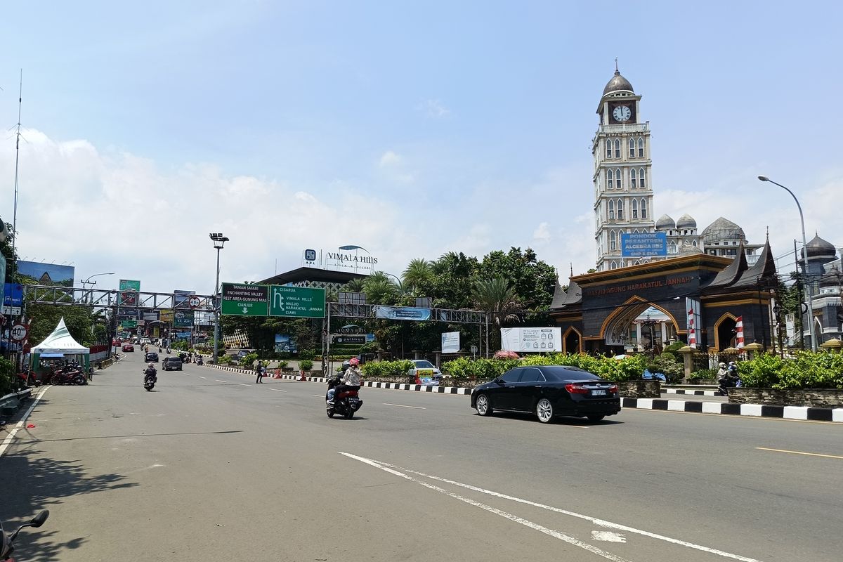 Kondisi lalu lintas di Jalur Puncak, Kabupaten Bogor sudah kembali normal dua arah setelah sempat one way arah Puncak pagi tadi