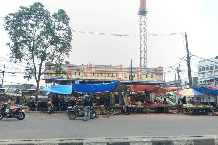 Penataan Pasar Baru Bekasi Belum Rampung, Sebagian Pedagang Masih Jualan di Bahu Jalan