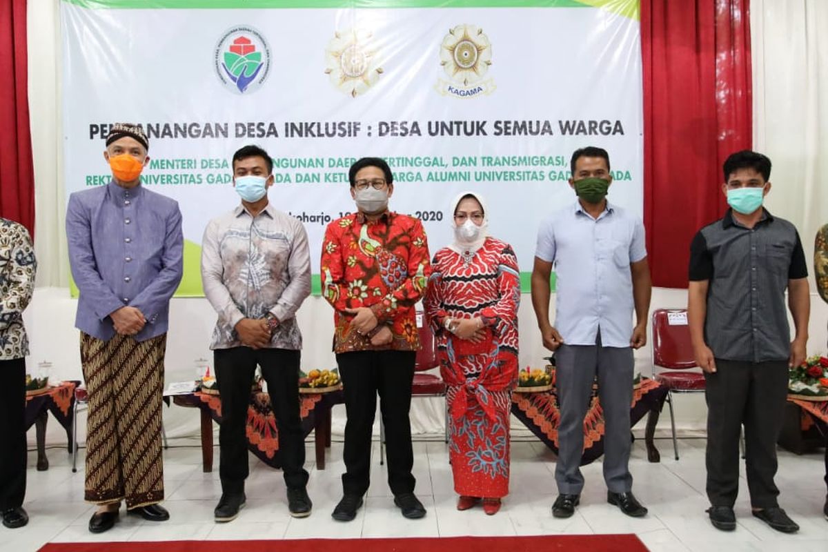 Mendes PDTT Abdul Halim Iskandar beserta jajarannya saat menghadiri pencanangan Desa Inklusif di Desa Jatisobo, Kabupaten Sukoharjo, Jawa Tengah, Kamis (19/11/2020).