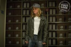 T-shirt NIN yang Dikenakan Captain Marvel Bikin Penikmat Musik Girang