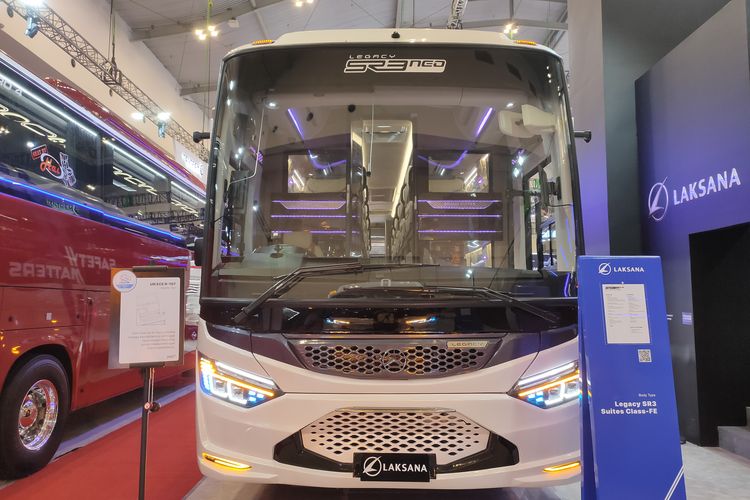 Bodi sleeper bus pakai sasis mesin depan buatan karoseri Laksana