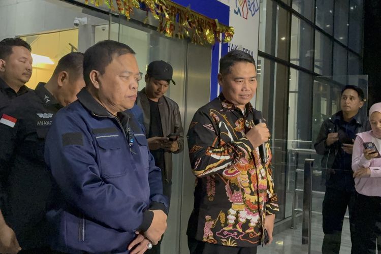 Plt Deputi Penindakan dan Eksekusi KPK Asep Guntur Rahayu di Gedung Merah Putih KPK, Jakarta, Jumat dini hari.