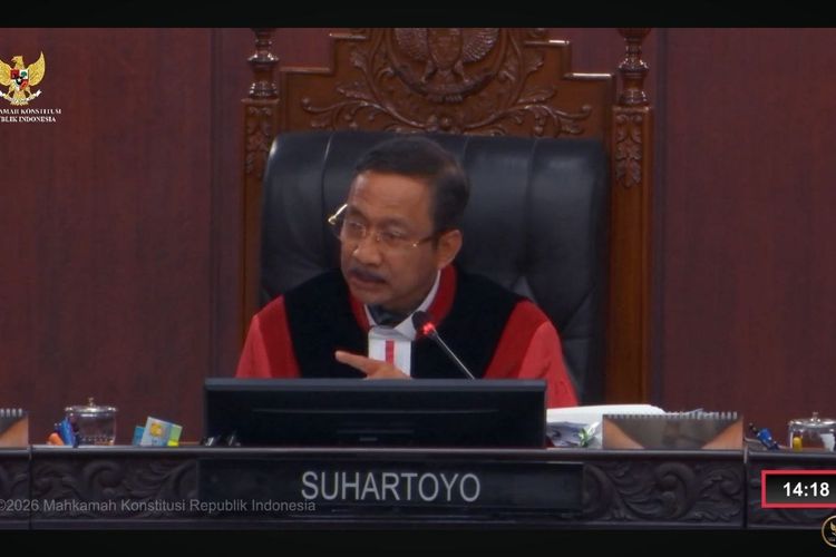Hakim MK Ingatkan Jangan Saling Lempar Tanggung Jawab soal Delay Pesawat: Korbannya Tetap Penumpang