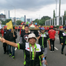 Bawa Tumpeng ke DPR, Pedemo Tolak Perppu Cipta Kerja: Para Pengkhianat Bangsa, Ini Lho Hasil Rakyat...