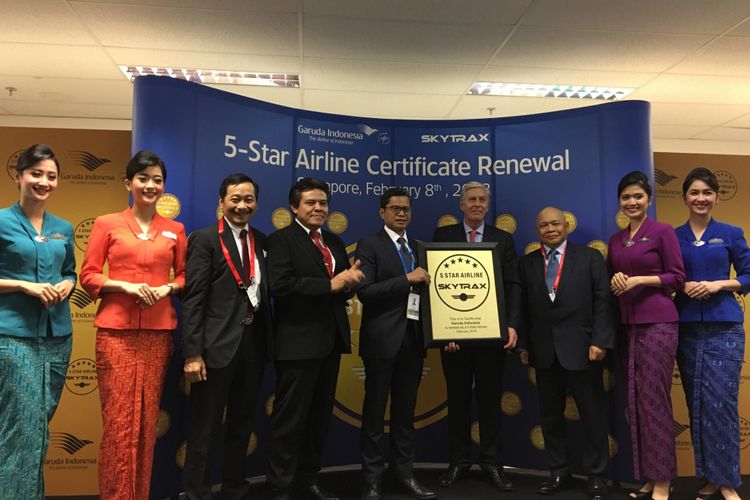Lembaga pemeringkat penerbangan global asal Inggris, Skytrax, memberikan 5-Star Airline untuk Garuda Indonesia pada acara Singapore Airshow 2018 di Changi Exhibition Center, Singapura, Kamis (8/2/2018). Garuda Indonesia mempertahankan posisinya sebagai 5-Star Airline sejak tahun 2014 silam. 