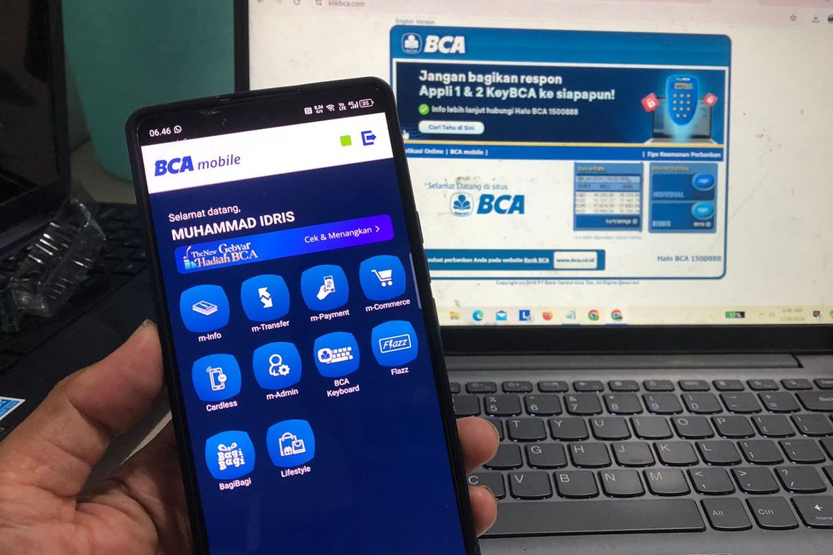 Cara tarik uang di ATM BCA bisa tanpa kartu lho dengan memakai fitur penarikan tunai pada BCA Mobile.