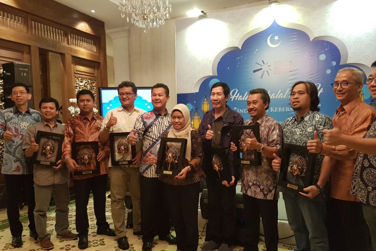 Tower Bersama memberikan apresiasi ke sejumlah media sebagai The Most Active & Positive Media 2017, yakni ke Kompas.com, Bisnis Indonesia, Investor Daily, Tribunnews.com, Harian Kontan, Okezone.com, Warta Ekonomi, serta ke startup media IndoTelko pada Rabu (12/7/2017). 