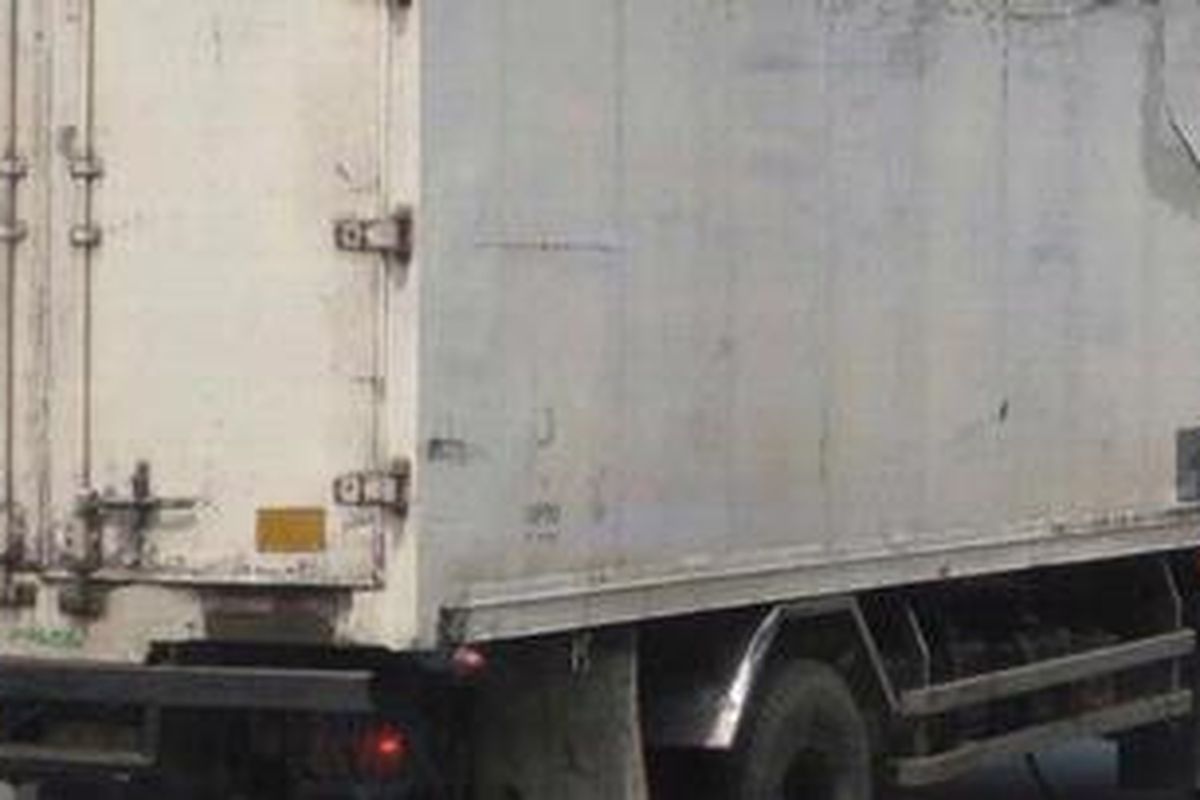 Di Jakarta, truk barang dan kontainer memerlukan lebih banyak akses untuk bongkar muat. Kenyataan ini membuat pengelolaan terminal peti kemas harus makin memadai dan profesional. (foto ilustrasi)