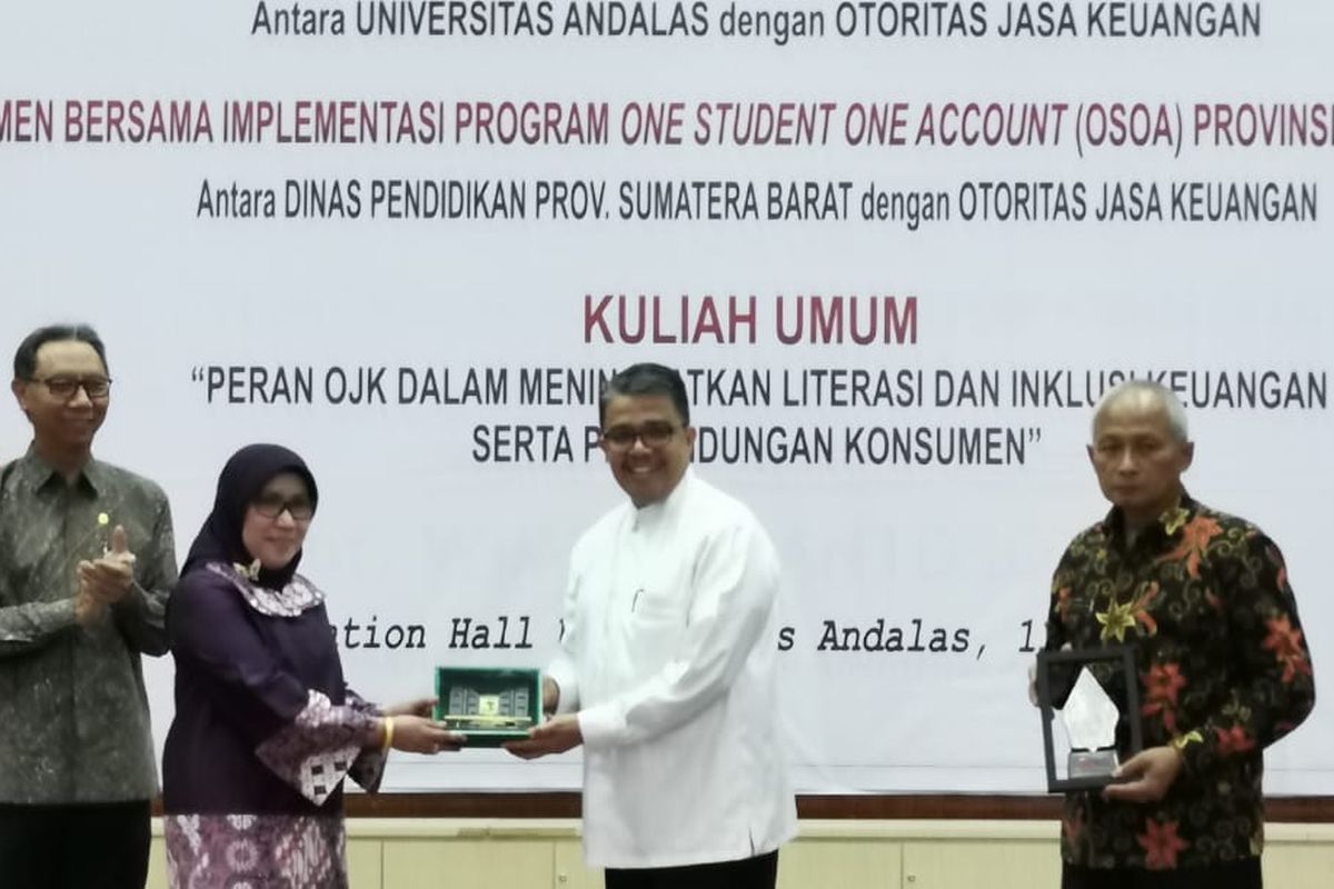 Wakil Ketua Dewan Komisioner OJK Nurhaida