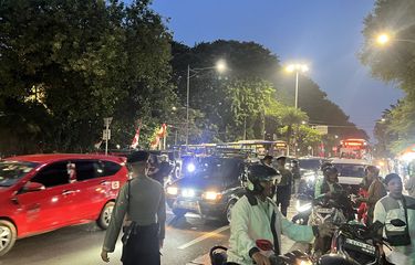 Suasana kepadatan lalu lintas di sekitar Masjid Istiqlal