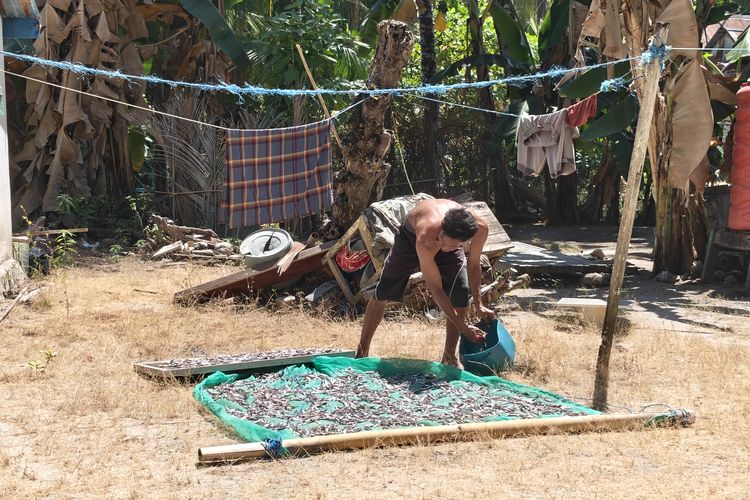 Kisah Warga Pulau Kapoposang Sulsel Bertahan Hidup dengan Air Hujan