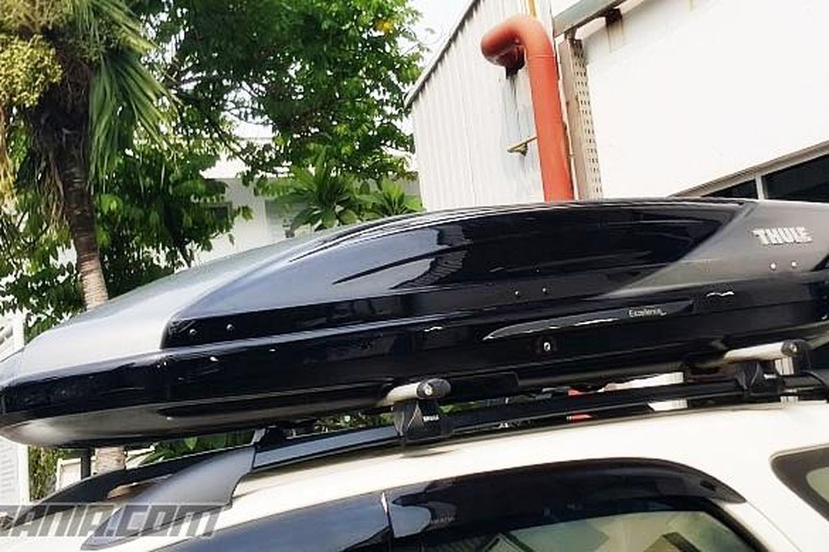 Ilustrasi roofbox dengan mobil yang sudah menggunakan roof rail