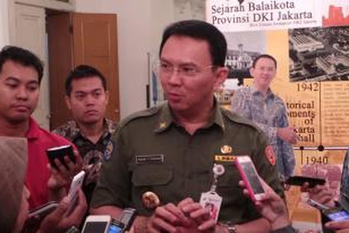 Gubernur DKI Jakarta Basuki Tjahaja Purnama saat wawancara wartawan, di Balairung, Balai Kota, Senin (12/10/2015).