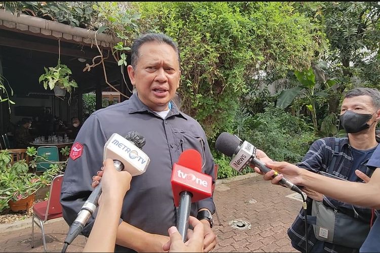 Ketua MPR RI Bambang Soesatyo saat ditemui di rumah duka Fahmi Idris pada Minggu (22/5/2022). 