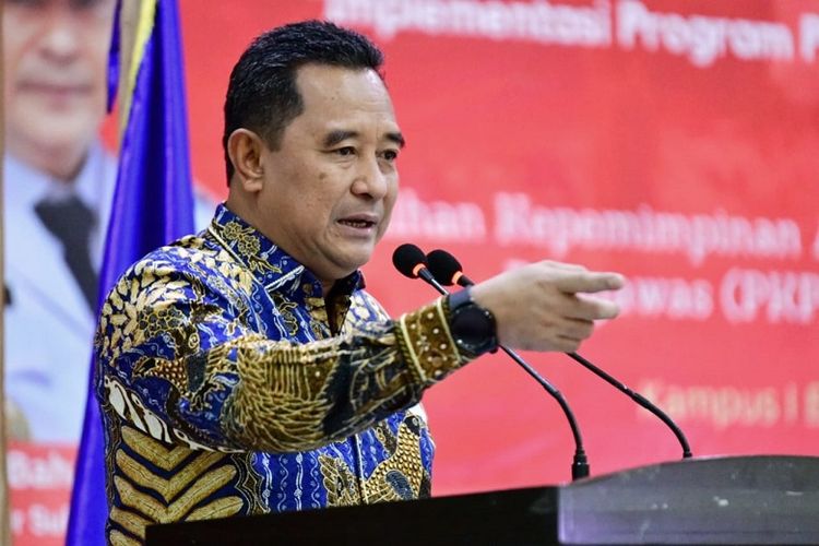 Penjabat (Pj) Gubernur Sulawesi Selatan (Sulsel) Bahtiar Baharuddin mengatakan, pemerintah harus mampu memberikan pemahaman serta meningkatkan kapasitas masyarakat untuk memperoleh pendapatan tambahan. Dengan begitu, terhindar dari kemiskinan ekstrem dan stunting. 
