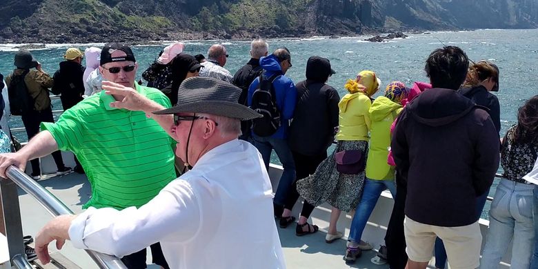 Peserta Dolphin Discovery Cruise