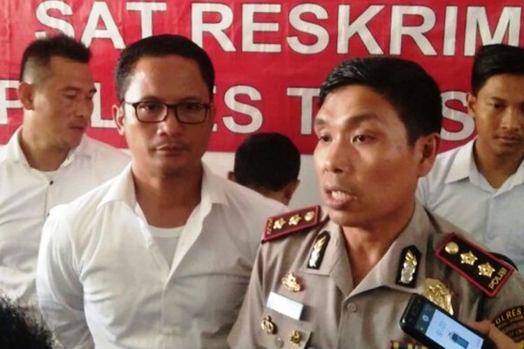 Kapolres Tapsel AKBP Rony Samtama bersama Kasat Reskrim Polres Tapsel AKP Jama K Purba saat memberi keterangan pers kasus 42 anak di sodomi, Selasa (21/3/2017)