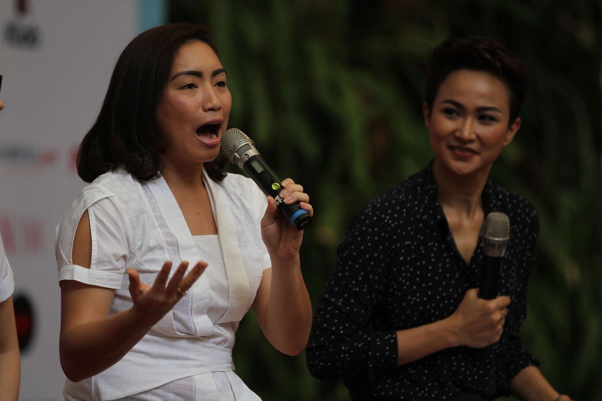 Rahayu Saraswati (baju putih) menjadi pembicara di Kompasianival 2019 Reunite yang  diselenggarakan di One Bell Park, Jakarta Selatan, Sabtu, (23/11/2019). Kompasianival merupakan ajang kopi darat terbesar di Indonesia bagi para kreator konten dan komunitasnya.