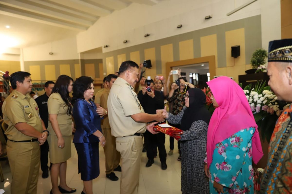 Gubernur Sulawesi Utara (Sulut) Olly Dondokambey dalam acara halalbihalal di Kantor Gubernur Sulut pada Senin (25/6/2018).