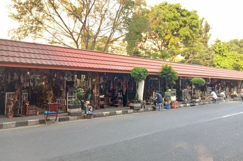Melihat Pasar Barang Antik di Jalan Surabaya yang Kini Sepi Pengunjung