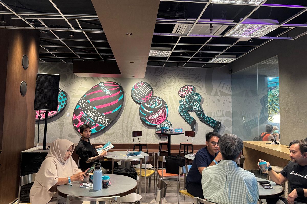 Interior Djournal Monster Cafe