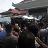 Jenazah Mantan Bupati TTU Raymundus Fernandes Disambut Ribuan Warga