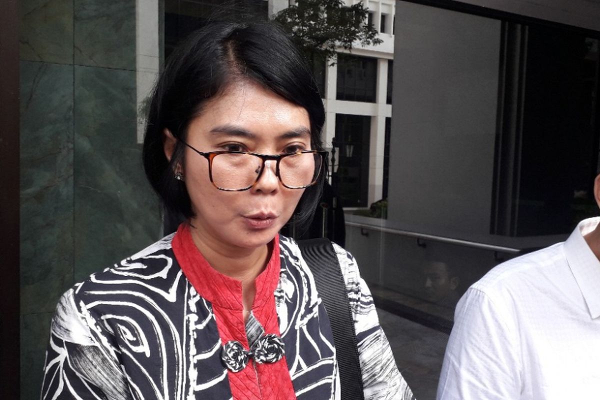 Vera Soemarwi, kuasa hukum pengurus P3SRS Apartemen Mangga Dua Court dan Apartemen Puri Garden memeberikan keterangan kepada awak media di Gedung Mahkamah Agung, Senin (4/3/2019).