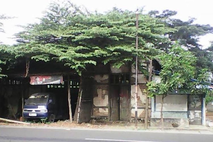 Sejumlah bangunan eks Stasiun Lohbener, Eks Stasiun Paoman, dan beberapa bangunan bersejarah lainnya yang menjadi tujuan Napak Tilas lintasan Indramayu Wilayah Daop III Cirebon, Selasa (15/11/2023).