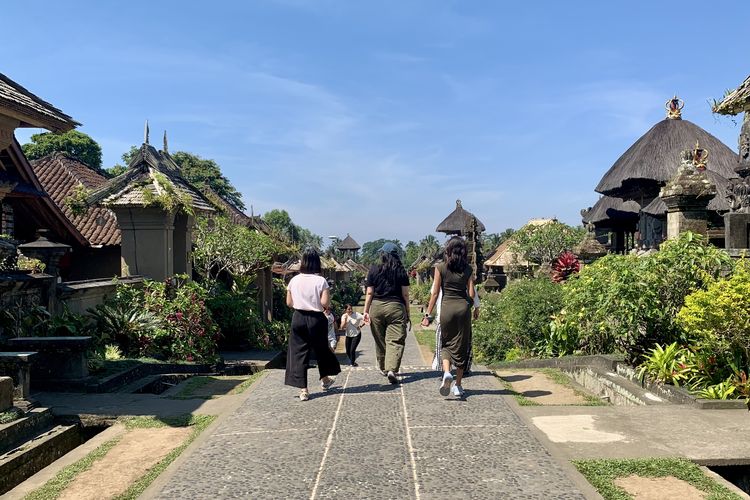 Suasana Desa Penglipuran, desa wisata terbaik di dunia yang berlokasi di Kabupaten Bangli, Bali, pada Jumat (3/10/2025).
