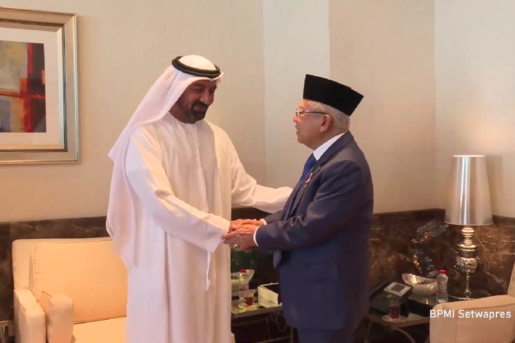 Wakil Presiden Ma'ruf Amin bertemu dengan Chairman Dubai Holding Sheikh Ahmed bin Saeed Al Maktoum di tengah kunjungan kerja di Uni Emirat Arab (UEA), Kamis (3/11/2022).
