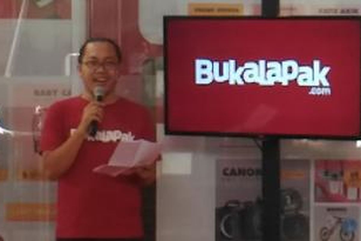 CEO Bukalapak.com, Achmad Zaky saat memberikan sambutan di peresmian Kantor Baru Buka lapak, di Jakarta Selasa (12/1/2016)