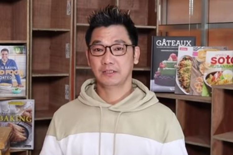 Eddy Siswanto, peserta MasterChef Indonesia season VI yang didiskualifikasi karena ketahuan curang karena membawa resep. 