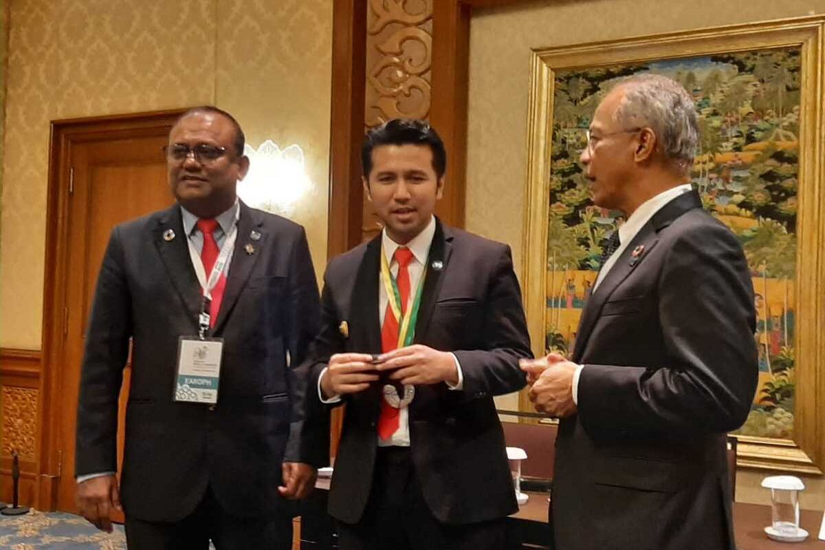 Emil Dardak (tengah) diangkat menjadi Presiden EAROPH.