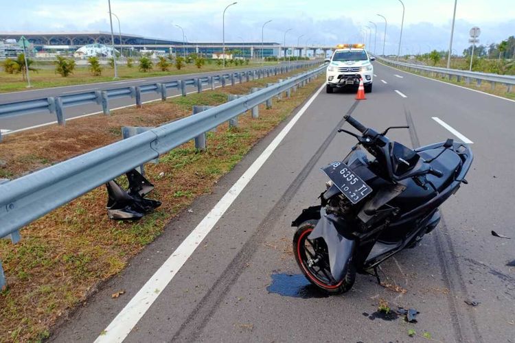 Aksi perusakan mobil dalam area Bandar Udara Yogyakarta International Airport di Kapanewon Temon, Kabupaten Kulon Progo, Daerah Istimewa Yogyakarta. Polisi menahan satu terduga pelaku.