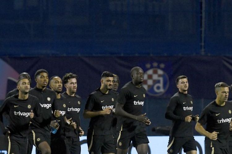 Skuad Chelsea menjalani sesi latihan di Stadion Maksimir menjelang pertandingan Grup E Liga Champions 2022-2023. Chelsea akan melawan tuan rumah Dinamo Zagreb pada Selasa (6/9/2022) malam WIB. Terkini, laga Liga Champions antara Chelsea vs Salzburg tengah pekan ini dipastikan sesuai jadwal. Tapi, lawan Liverpool dalam jadwal Liga Inggris dipastikan ditunda.