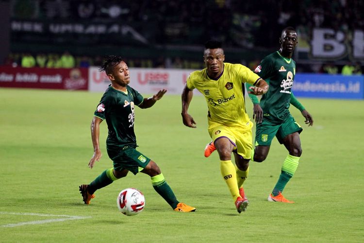 Pertandingan pembuka Liga 1 2020 antara Persebaya Surabaya vs Persik Kediri yang digelar di Stadion Gelora Bung Tomo, Surabaya, Sabtu (29/2/2020). 