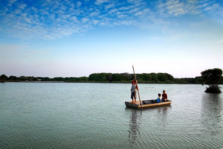 Ilustrasi Bekasi - Pemandangan di Kecamatan Muaragembong, Kabupaten Bekasi (SHUTTERSTOCK/Kurit afshen).