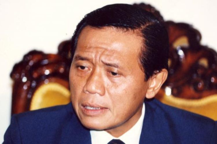 Harmoko sewaktu menjabat Menteri Penerangan.