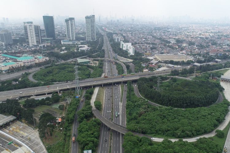 PT Jasa Marga Metropolitan Tollroad (JMT), pengelola Ruas Tol Jakarta-Tangerang memberlakukan rekayasa lalu lintas (lalin) di Simpang Susun (SS) Kembangan arah Merak mulai Rabu (06/01/20201) hingga Selasa (12/01/2021).