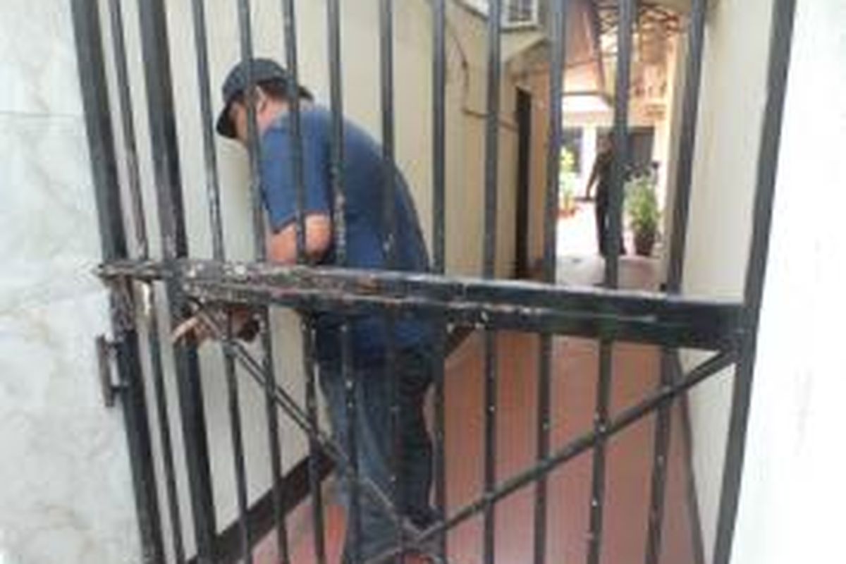 Tahanan Polsek Ciracas berjumlah tujuh orang dilaporkan kabur dari dalam selnya Senin (19/10/2015)